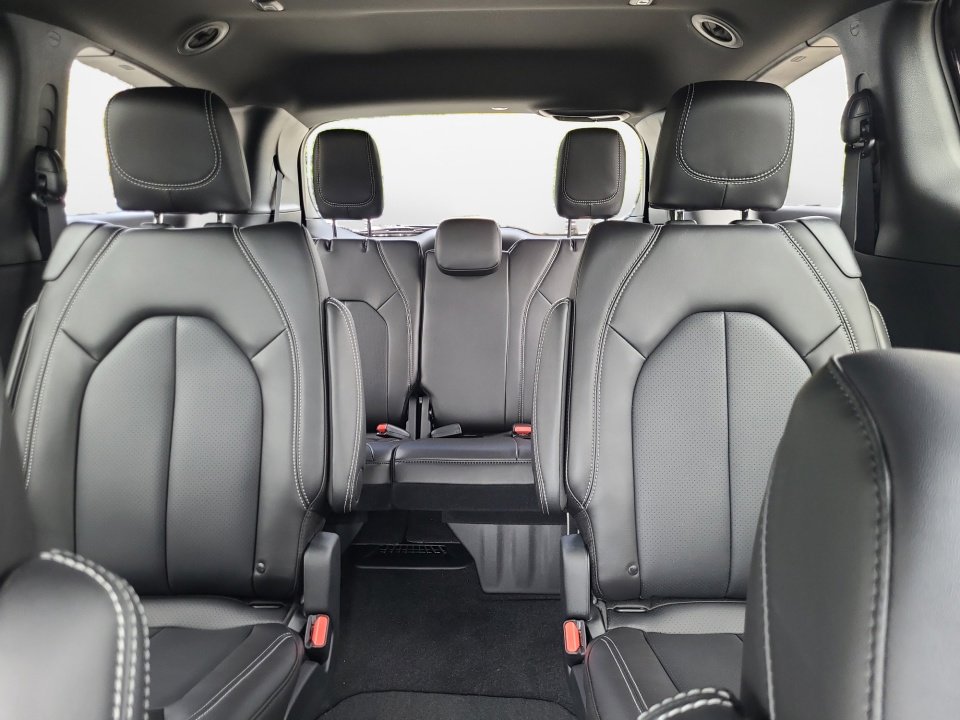 New 2026 Chrysler Pacifica Select image 12