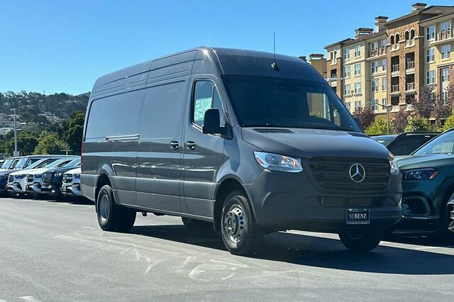 Used 2024 Mercedes-Benz Sprinter 3500 image 2