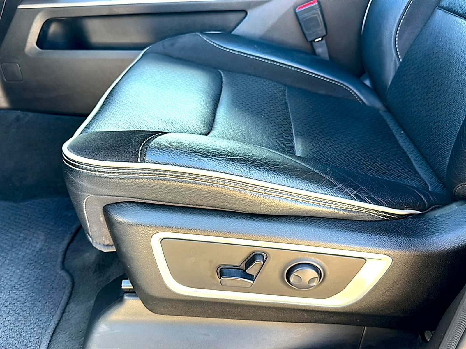 Used 2024 RAM 1500 Laramie image 15