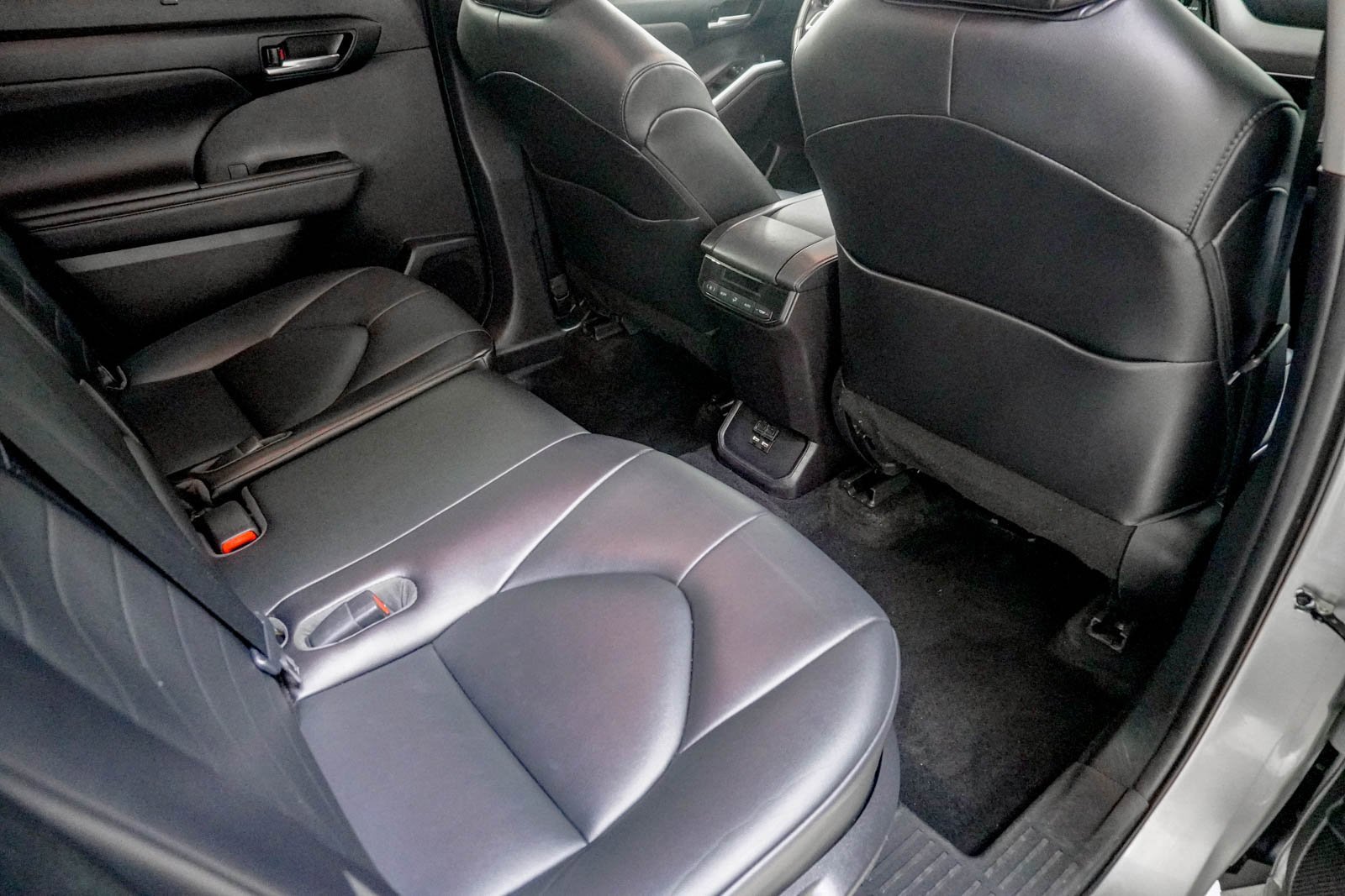 Used 2021 Toyota Highlander XLE image 35