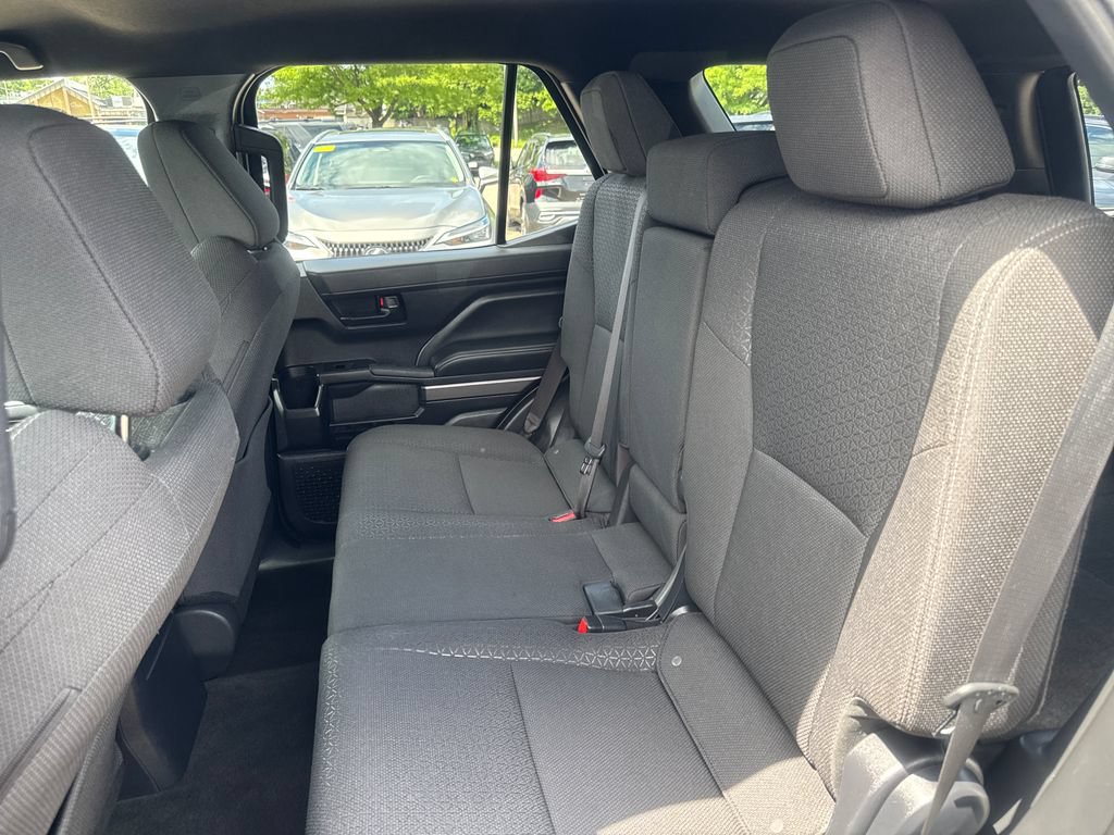 Used 2025 Toyota 4Runner SR5 AWD/4WD image 35