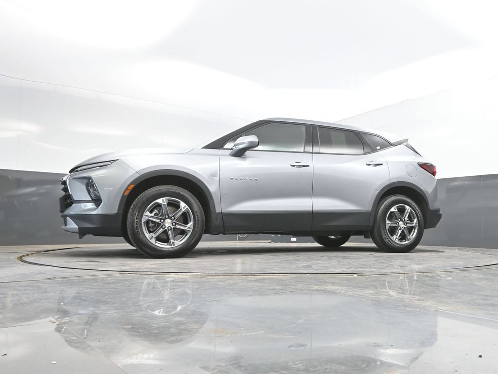 Used 2025 Chevrolet Blazer LT FWD image 32