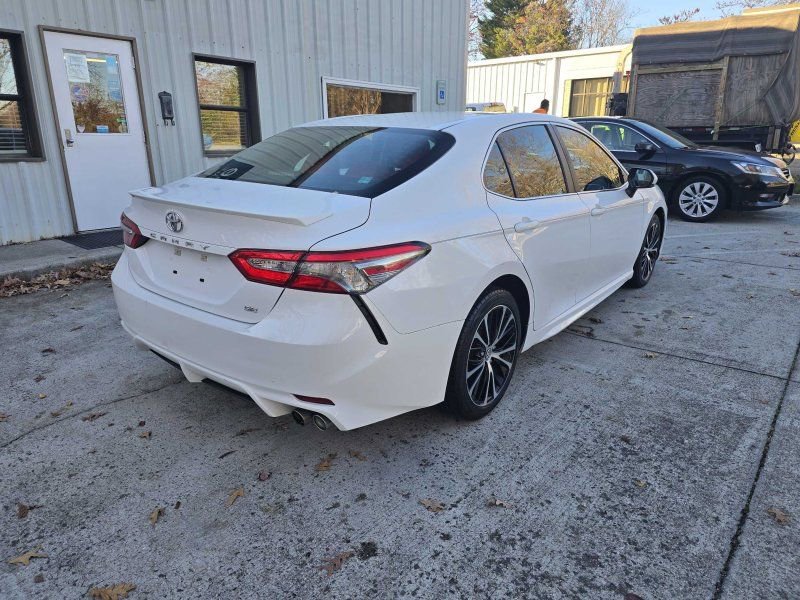 Used 2018 Toyota Camry SE image 5