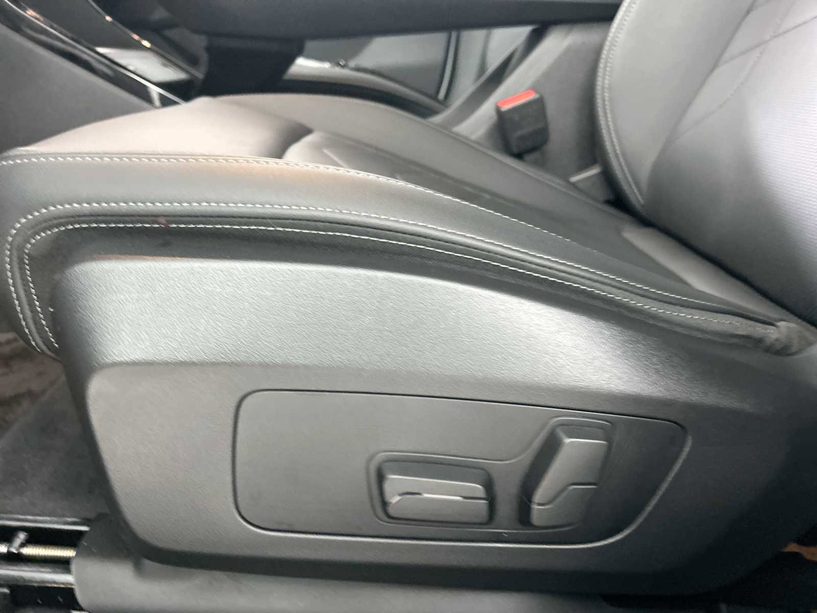 Used 2025 BMW X2 xDrive28i w/ Technology Package image 14