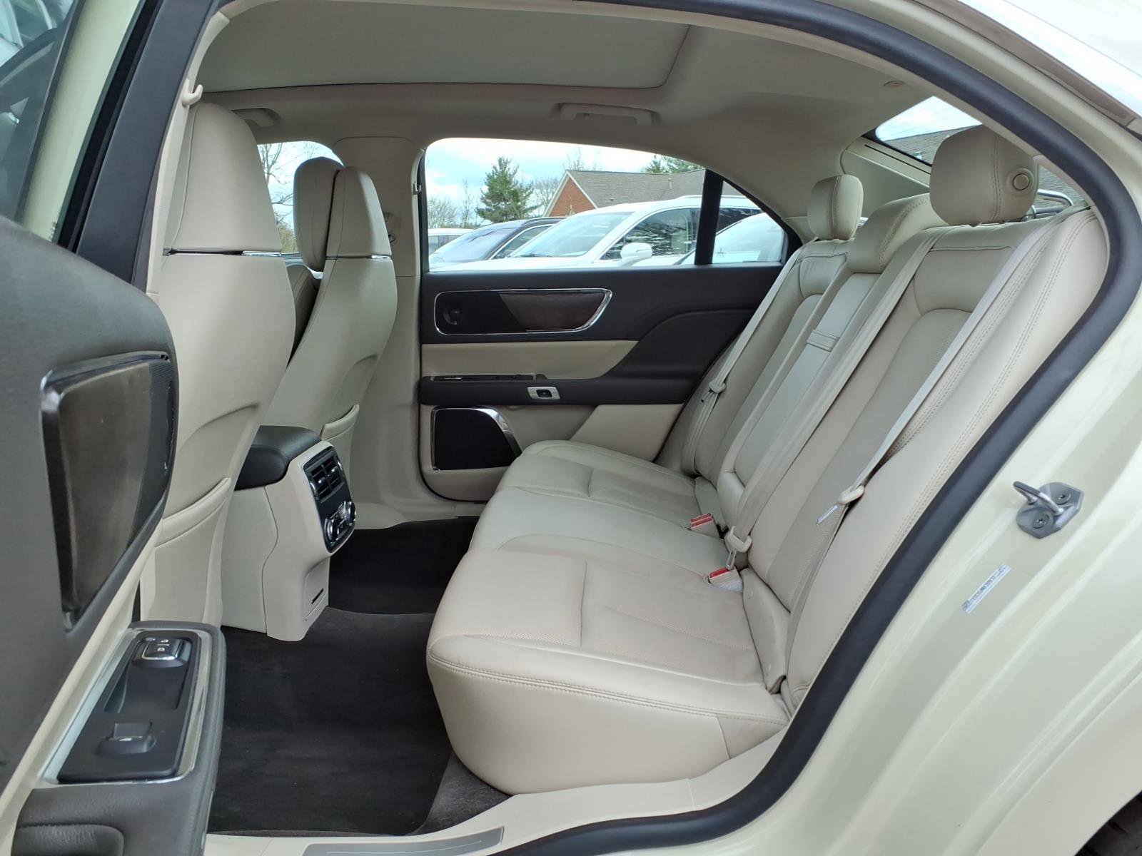 Used 2018 Lincoln Continental Reserve image 25