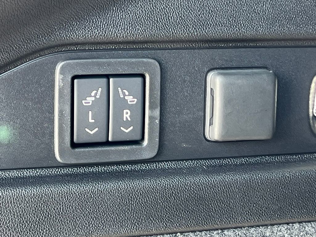 New 2026 Cadillac Lyriq V AWD/4WD image 39