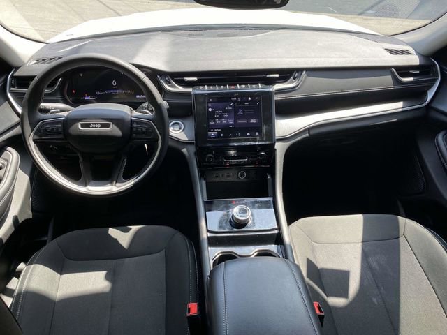 Used 2023 Jeep Grand Cherokee Laredo AWD/4WD image 7