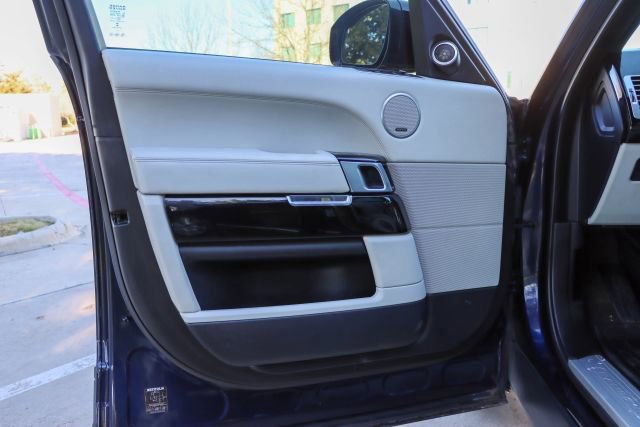 Used 2015 Land Rover Range Rover HSE image 19