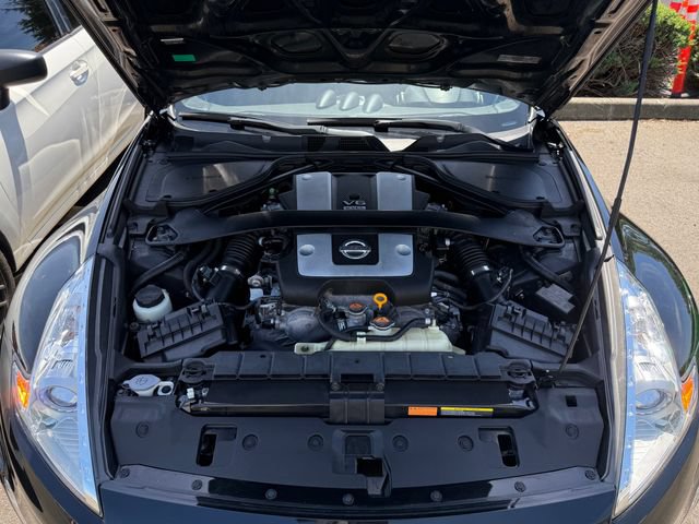Used 2017 Nissan 370Z Coupe RWD image 26