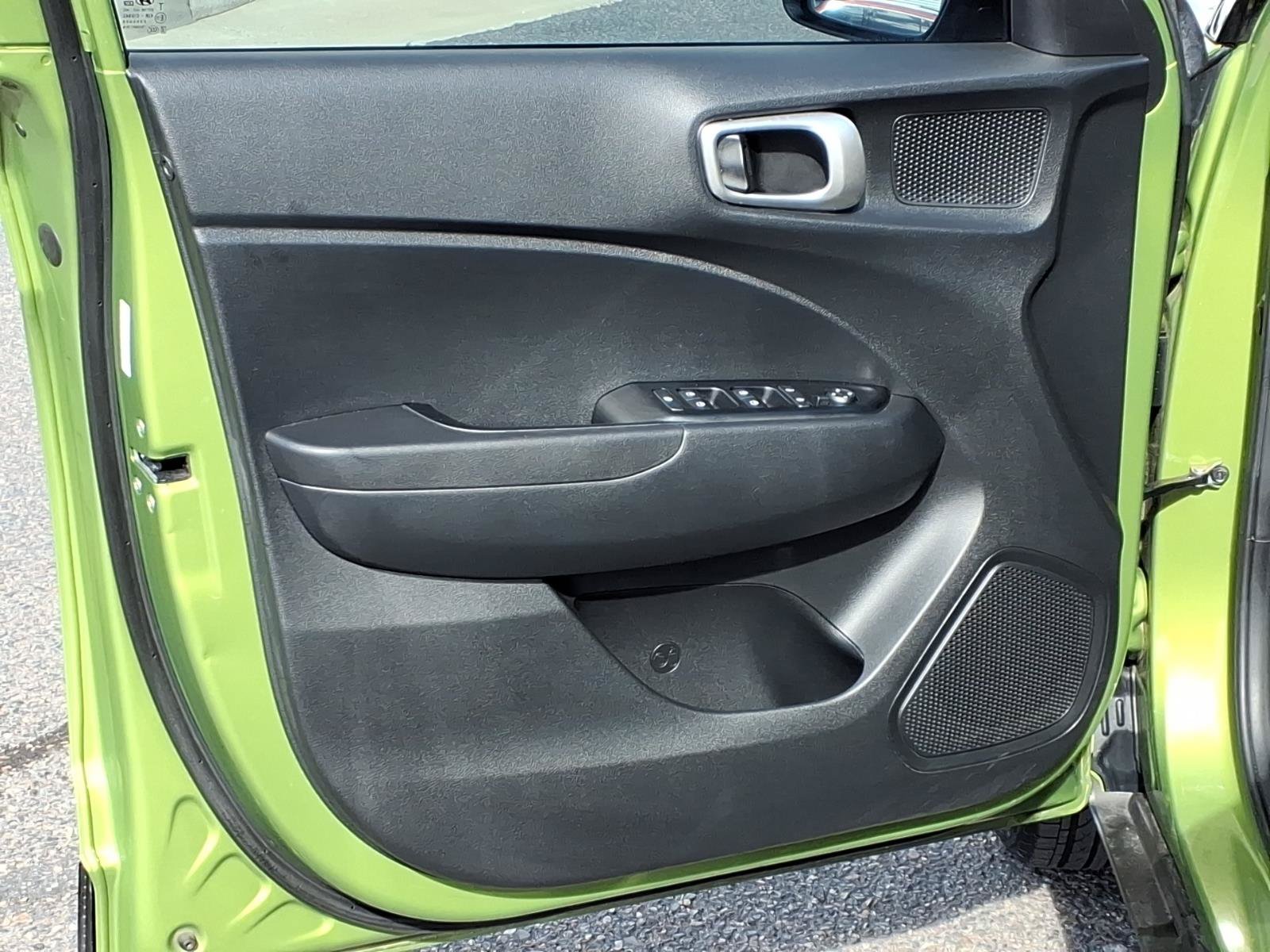 Used 2022 Hyundai Venue SE FWD image 21