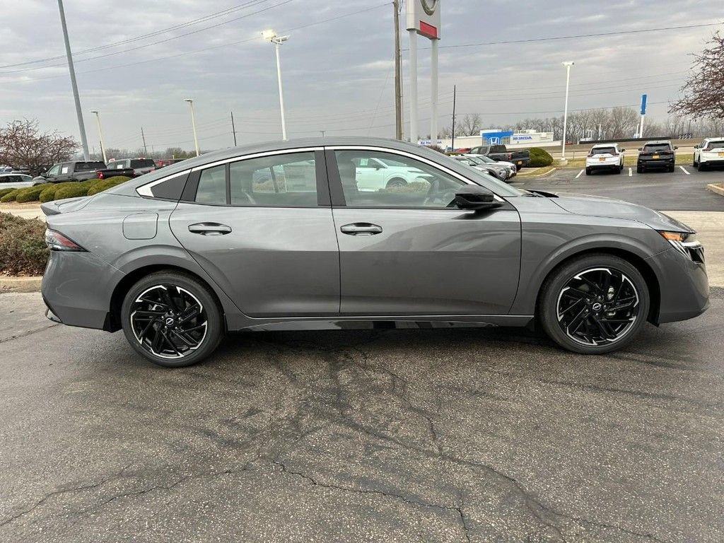 Used 2026 Nissan Sentra SR w/ SR All Weather Package FWD image 2