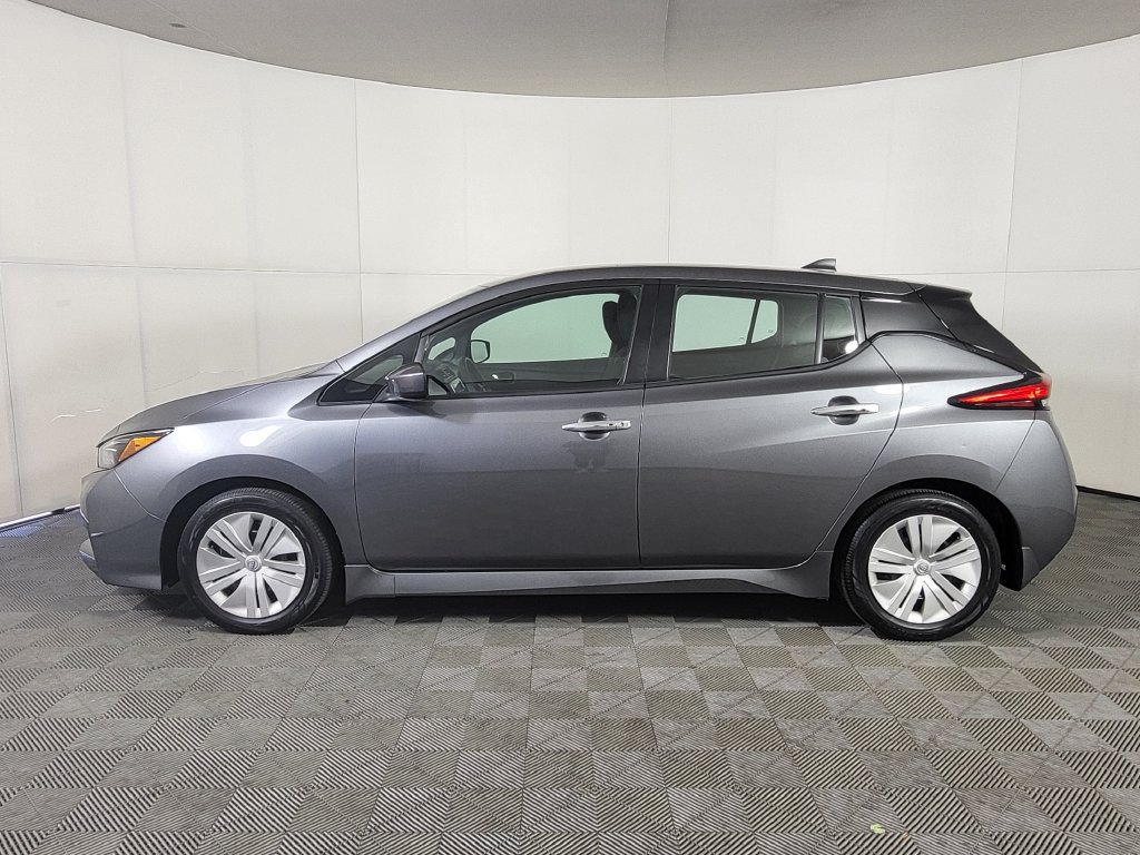 Used 2025 Nissan Leaf S FWD image 3