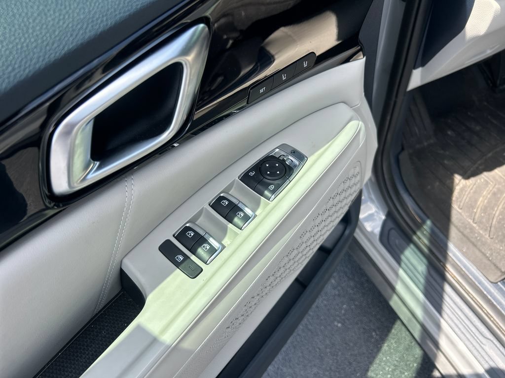 Used 2025 Kia Carnival SX Prestige FWD image 11