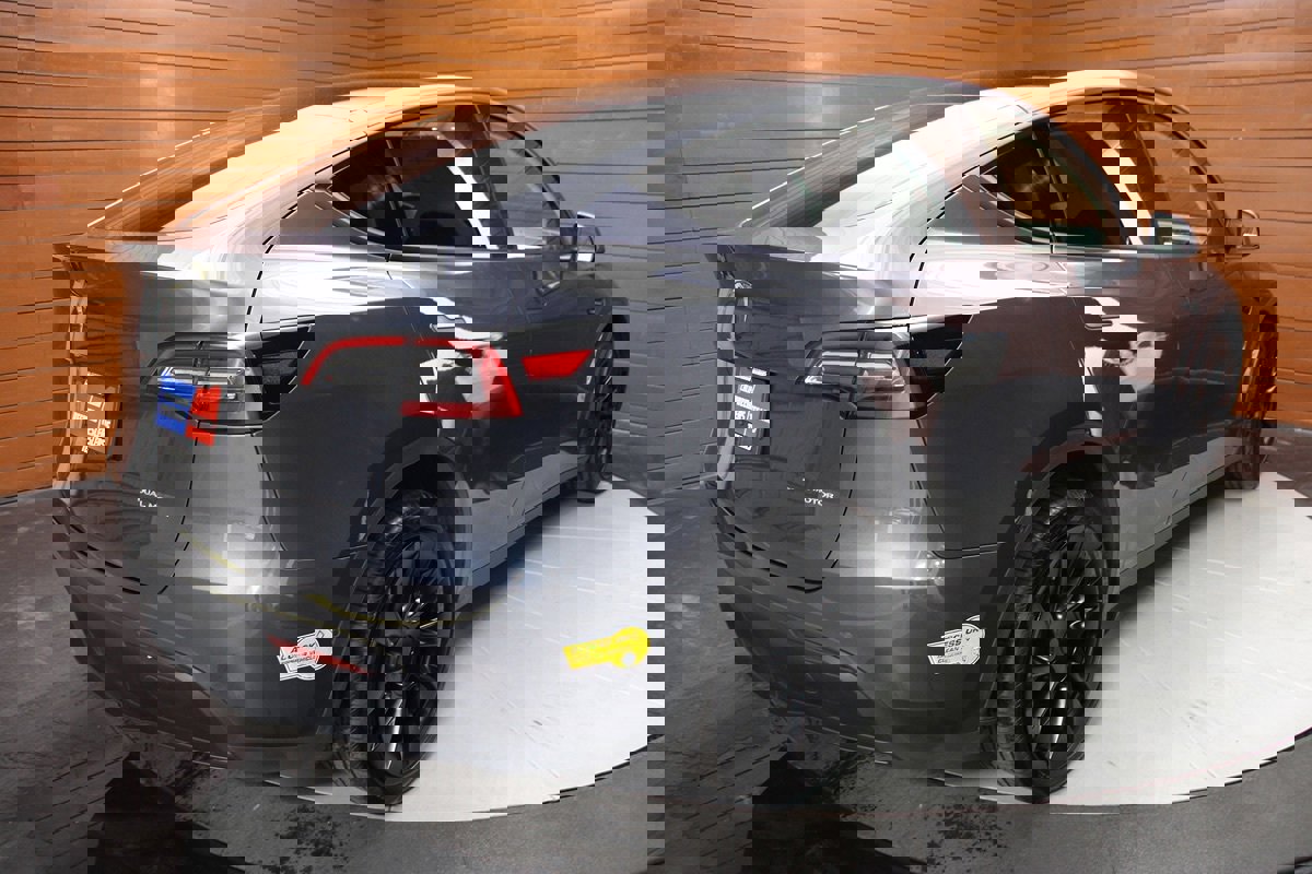 Used 2022 Tesla Model Y Long Range AWD/4WD image 18