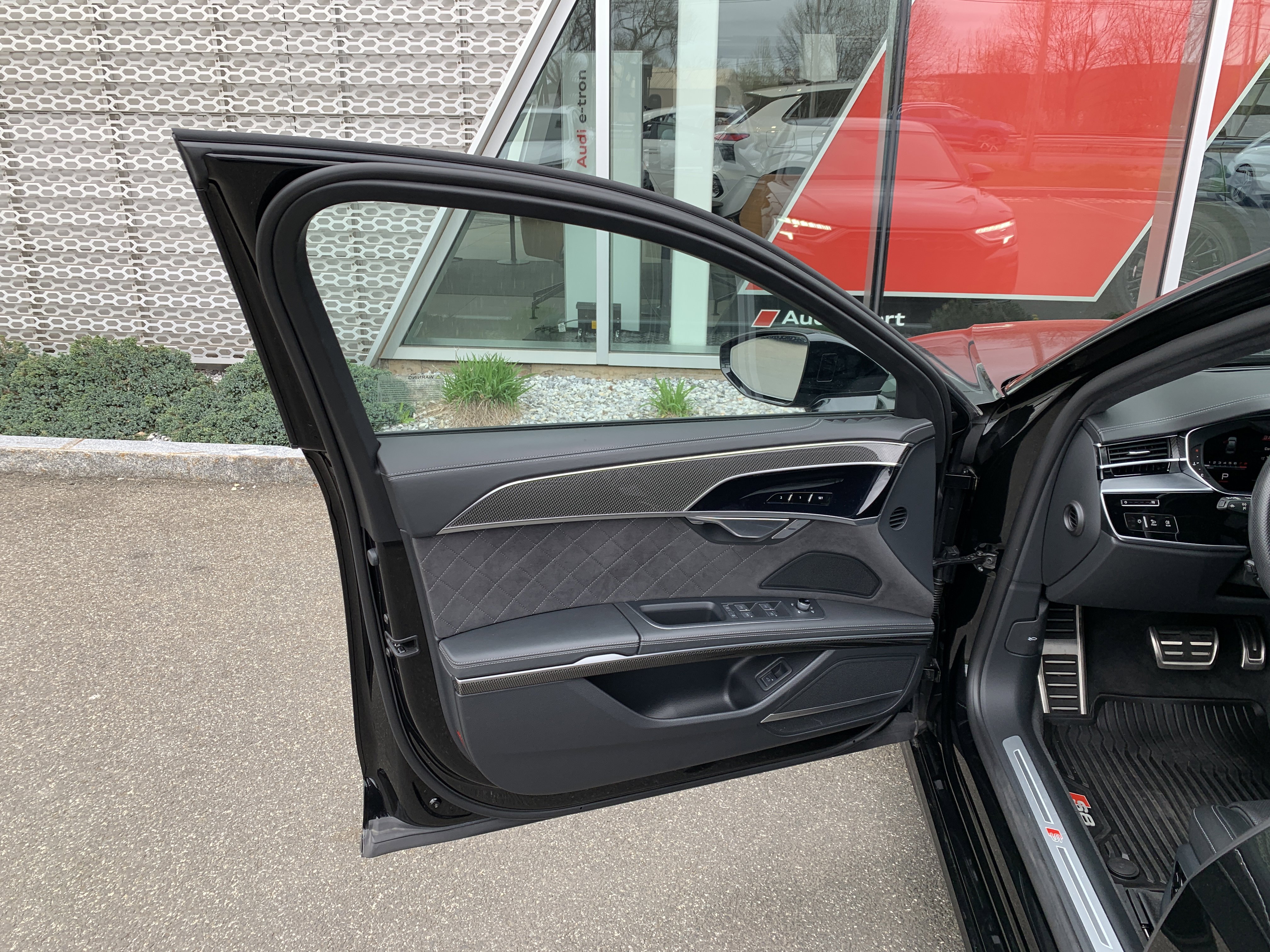 Certified 2023 Audi S8 w/ S8 Comfort Plus Package AWD/4WD image 31