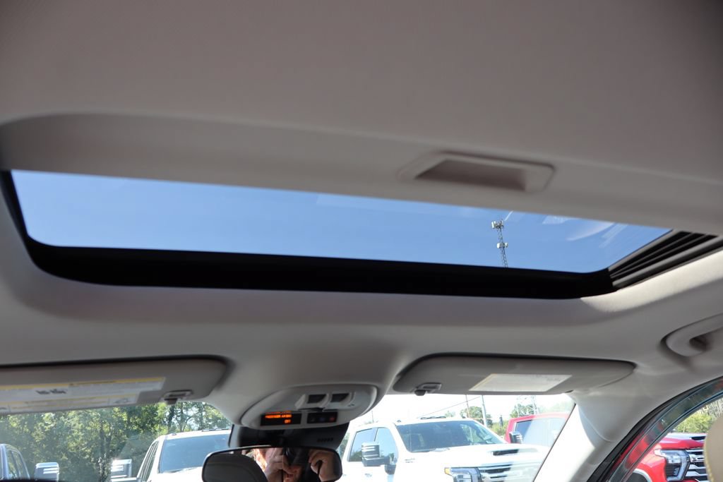 Used 2025 Chevrolet Trax ACTIV w/ Sunroof Package FWD image 19