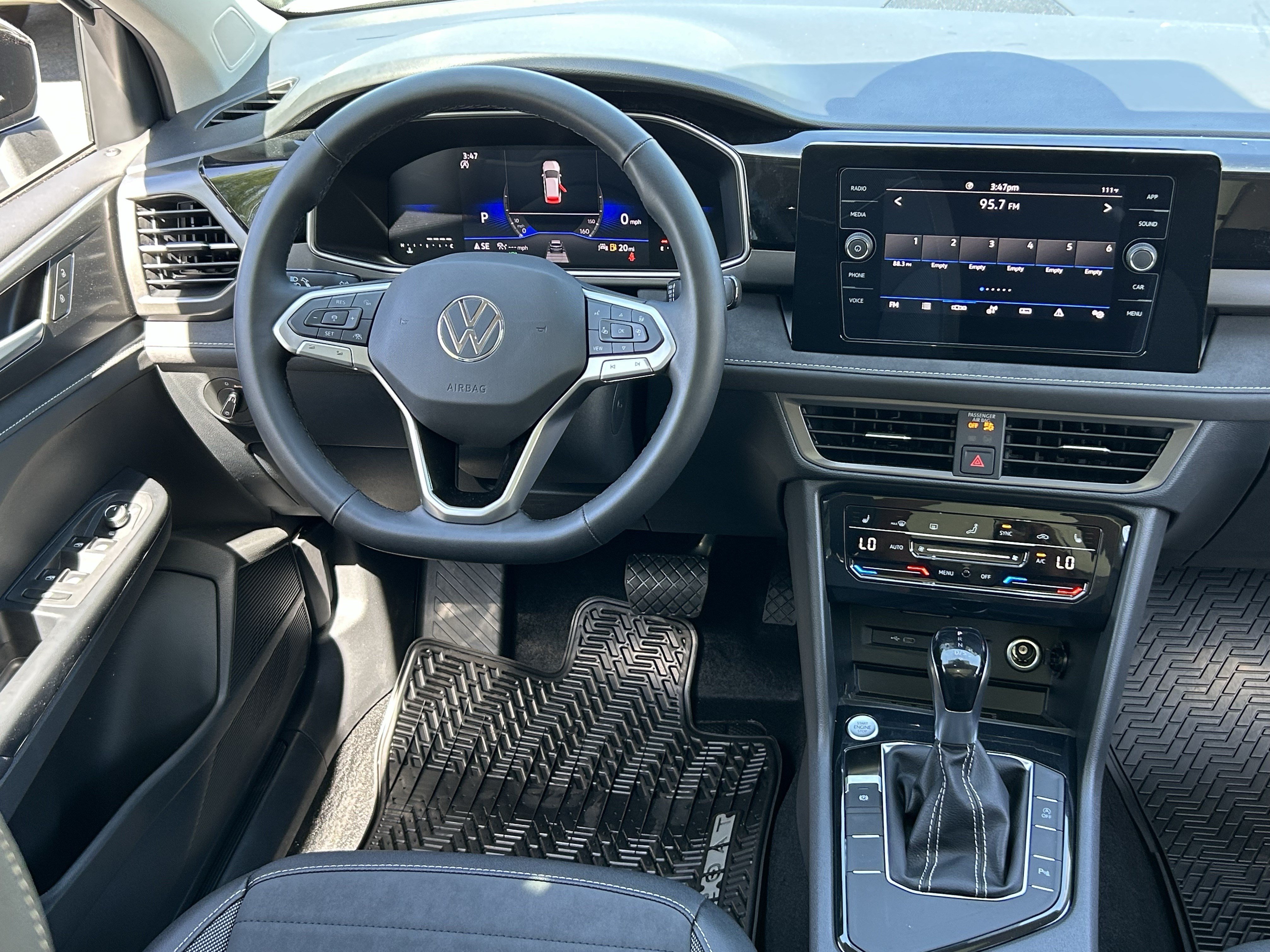 New 2026 Volkswagen Taos SE FWD image 11