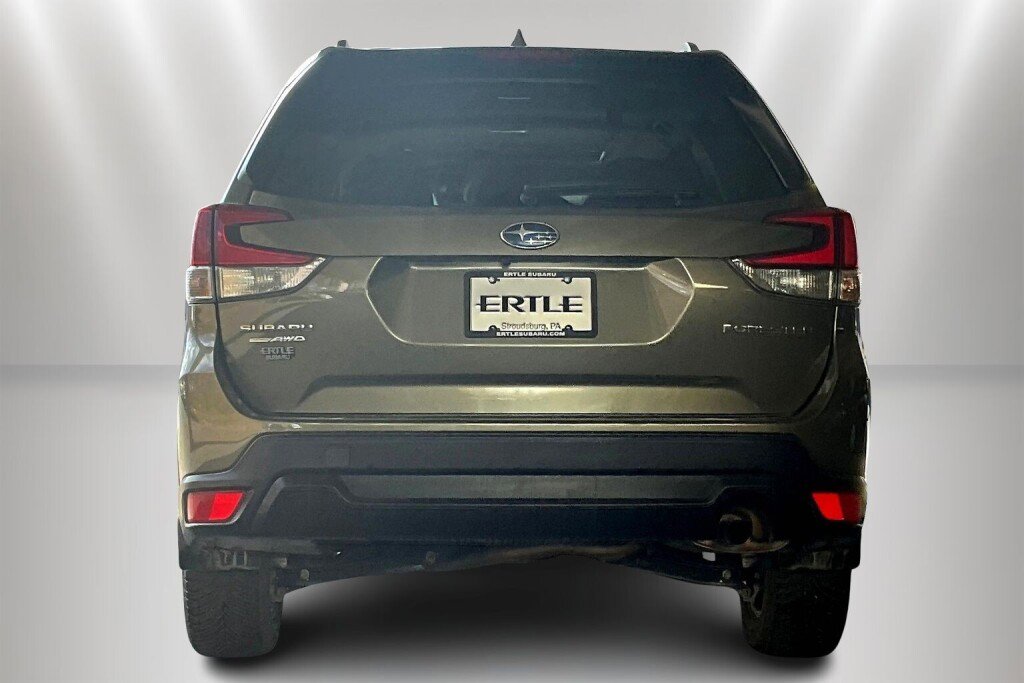 Used 2022 Subaru Forester Premium image 6