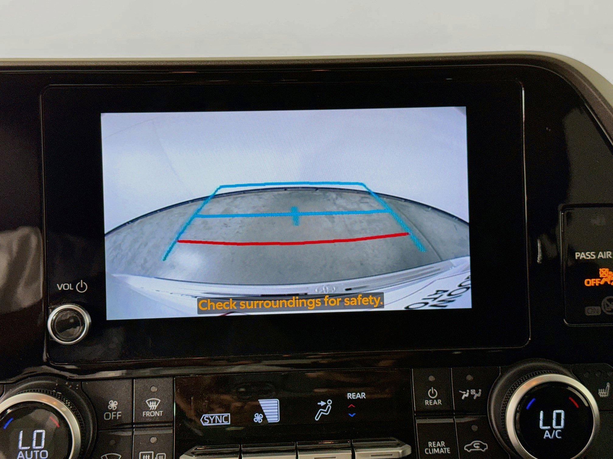 Used 2023 Toyota Highlander XLE AWD/4WD image 13
