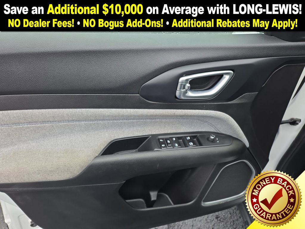 Used 2024 Jeep Compass Latitude image 16