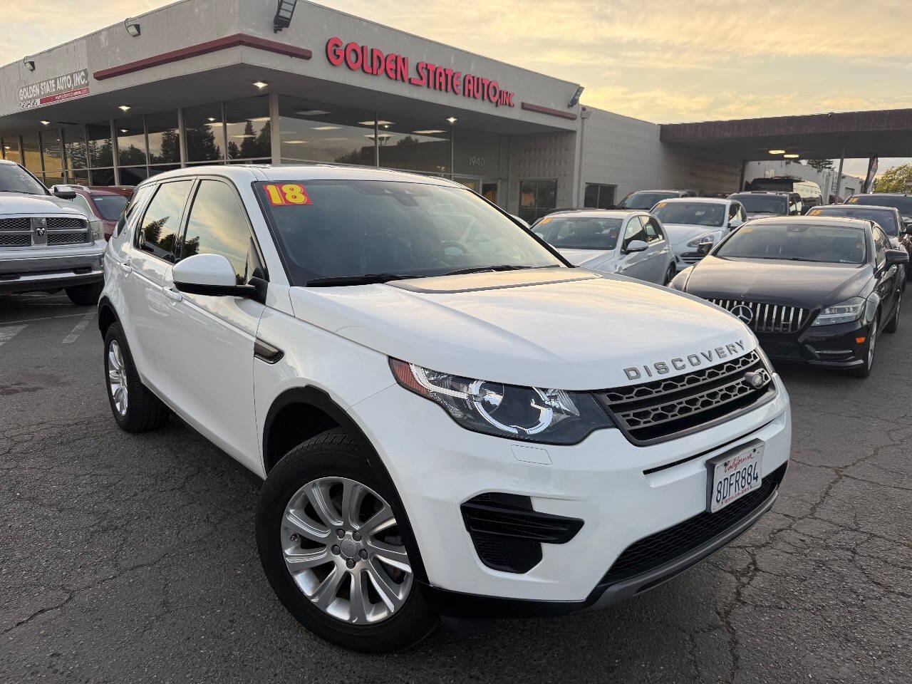 Used 2018 Land Rover Discovery Sport SE AWD/4WD image 2