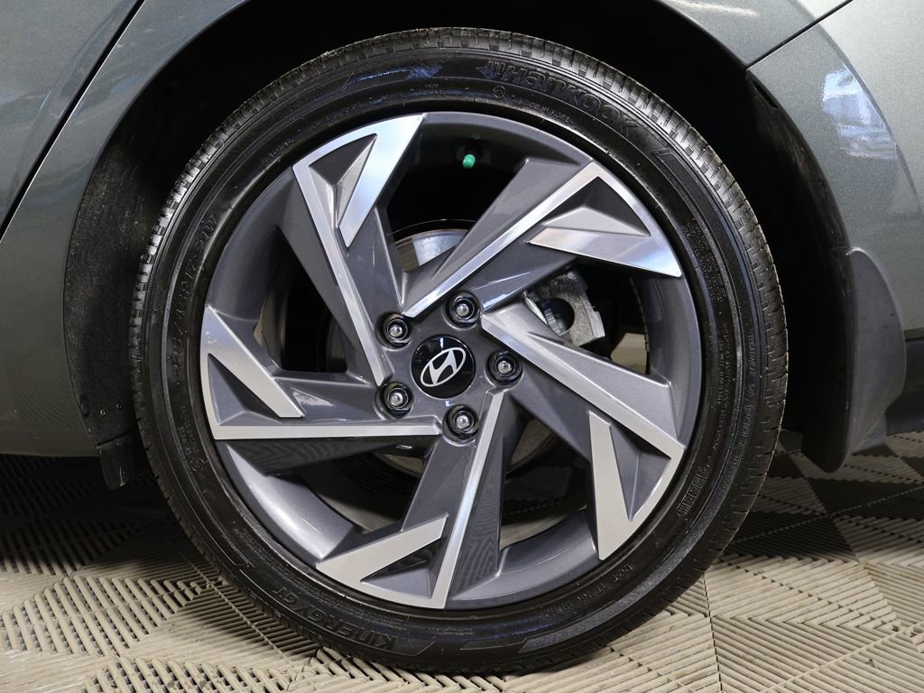 Used 2025 Hyundai Elantra Limited FWD image 36
