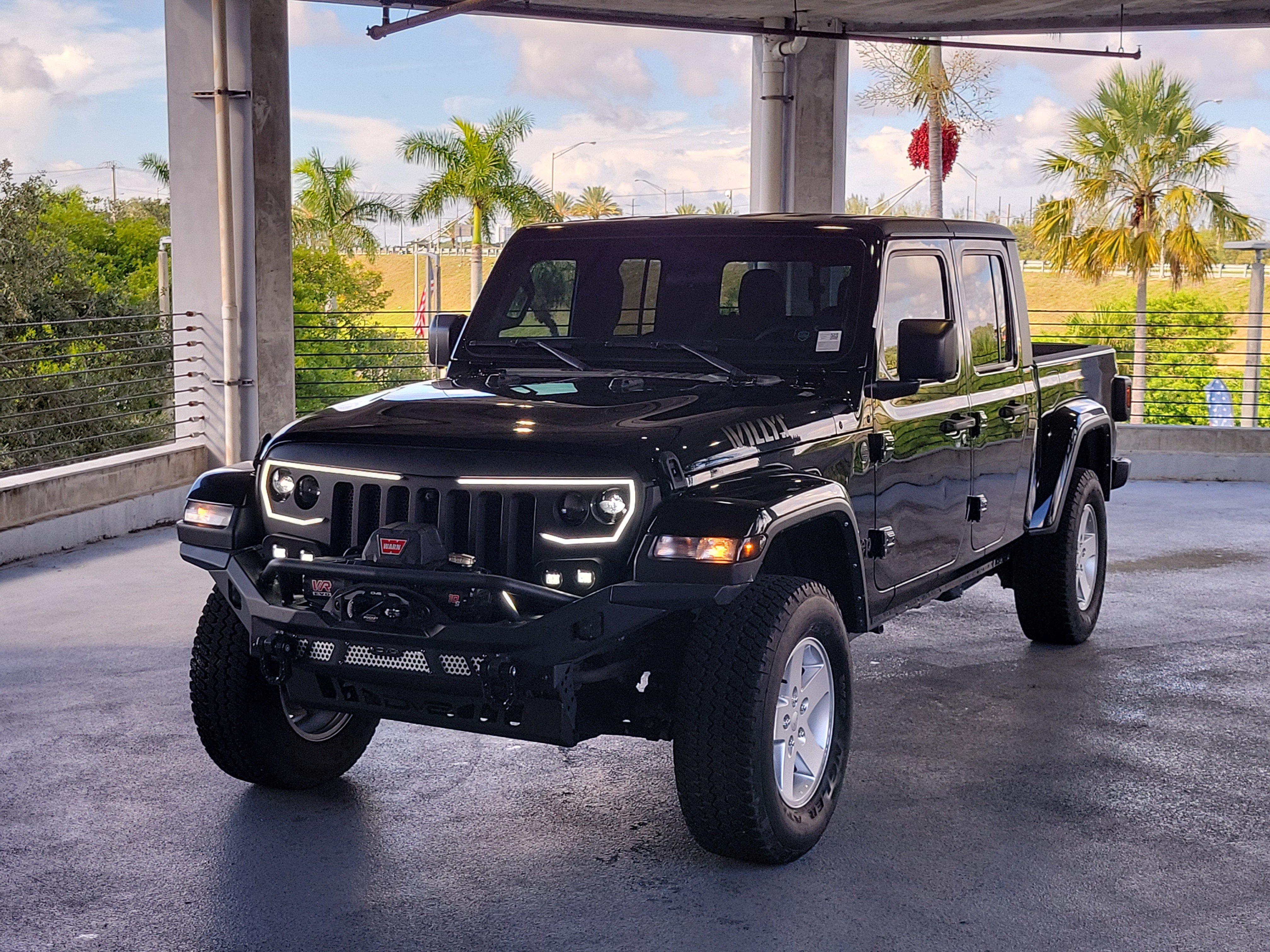 Certified 2023 Jeep Gladiator Sport AWD/4WD image 4