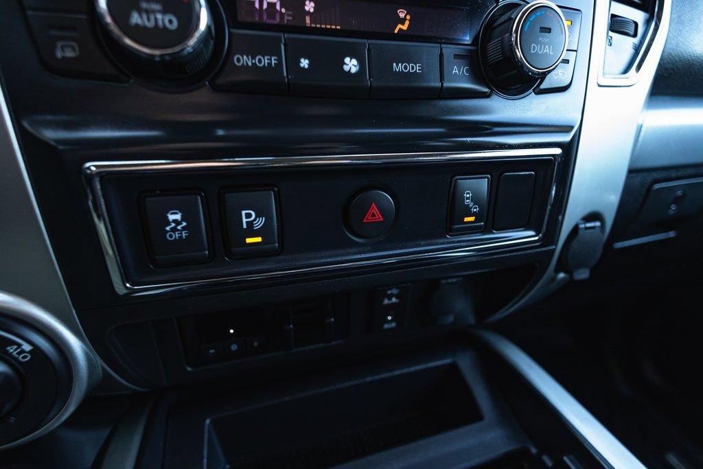 Used 2018 Nissan Titan PRO-4X AWD/4WD image 20