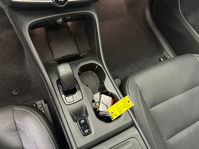 Used 2025 Volvo XC40 B5 Core image 19
