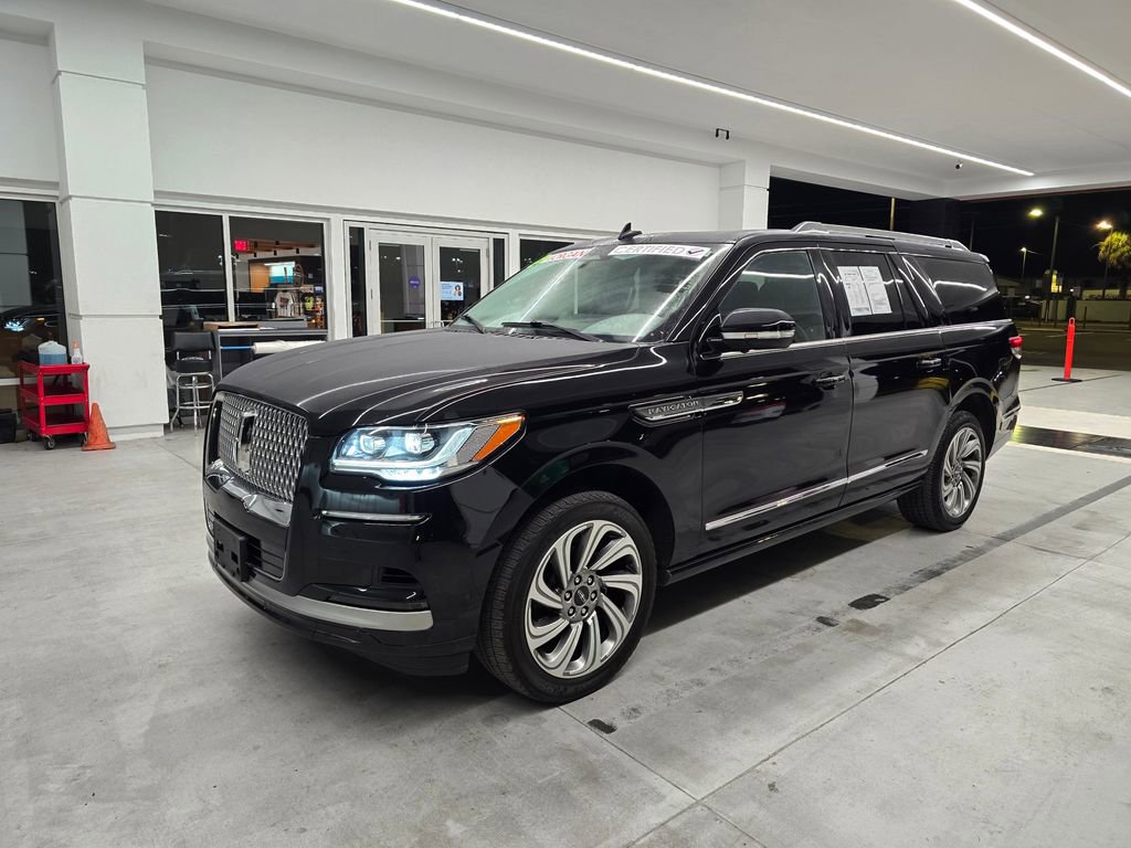 Used 2023 Lincoln Navigator L Reserve RWD image 2