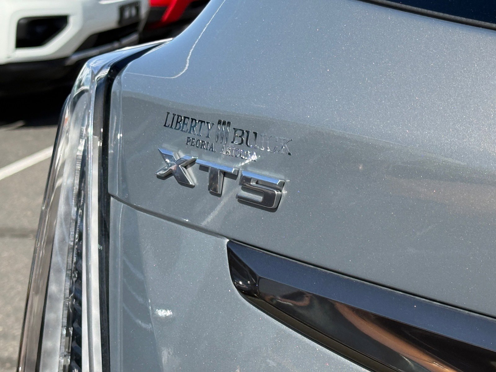 Used 2018 Cadillac XT5 Premium Luxury w/ LPO, Black Ice Package FWD image 29
