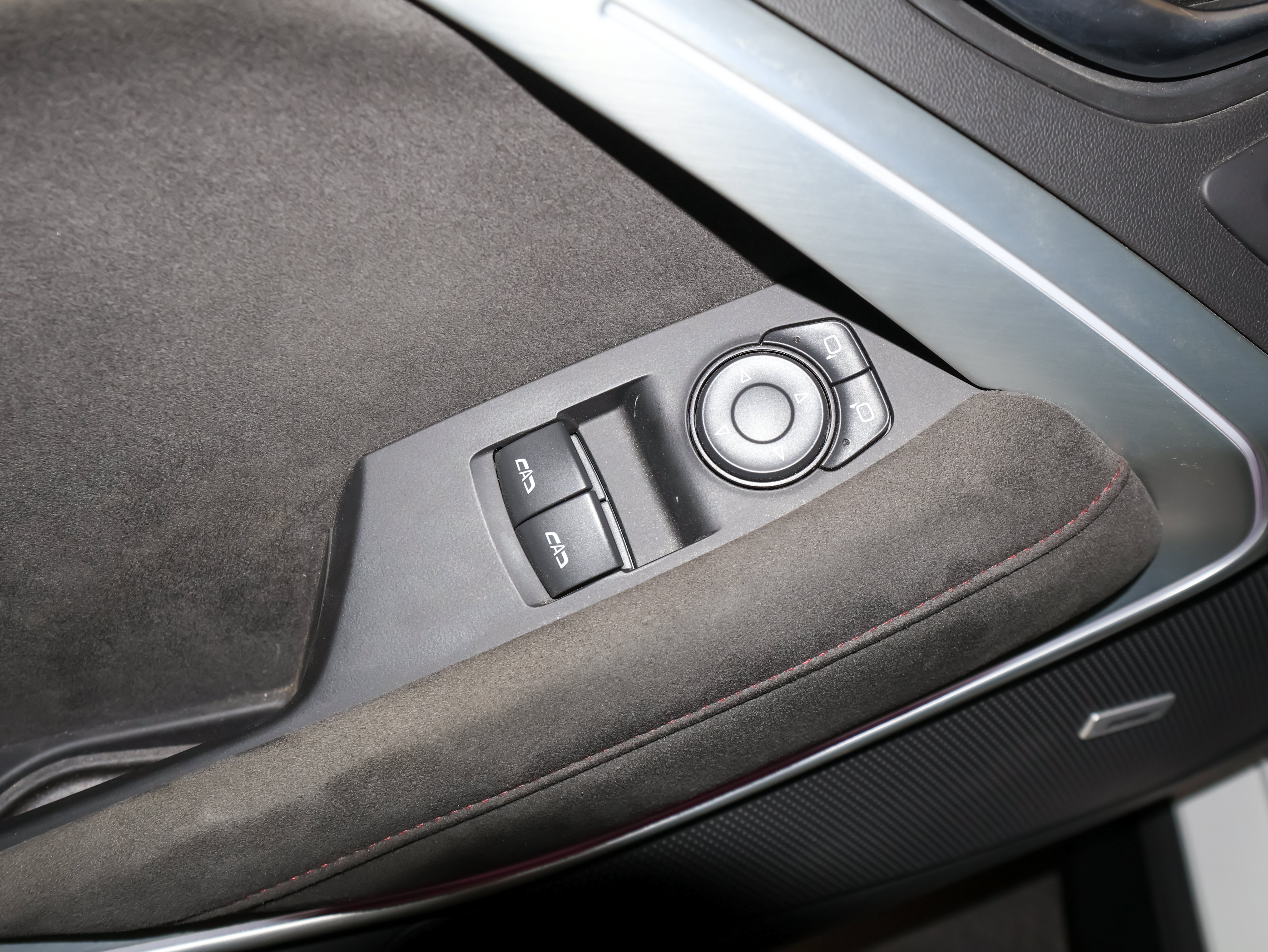 Used 2018 Chevrolet Camaro ZL1 RWD image 25
