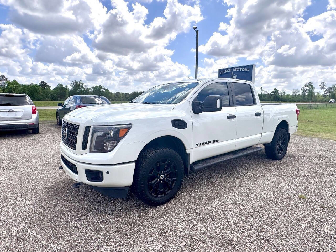 Used 2018 Nissan Titan SV w/ SV Convenience Package image 2