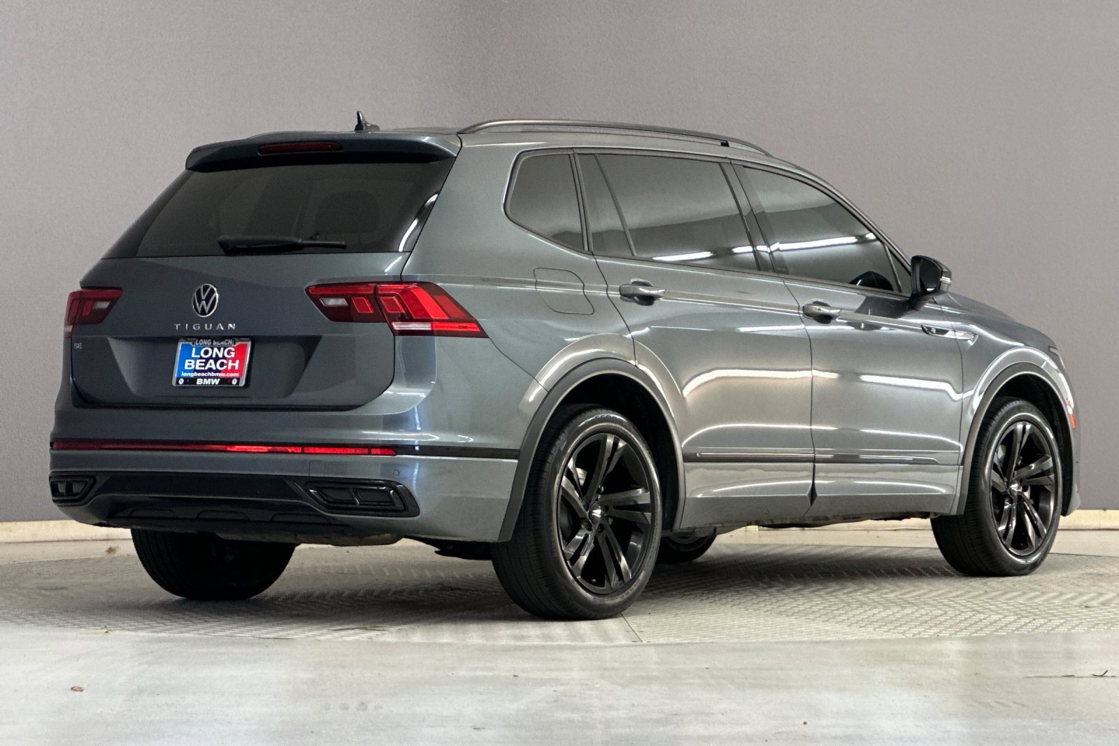 Used 2024 Volkswagen Tiguan SE R-Line FWD image 8
