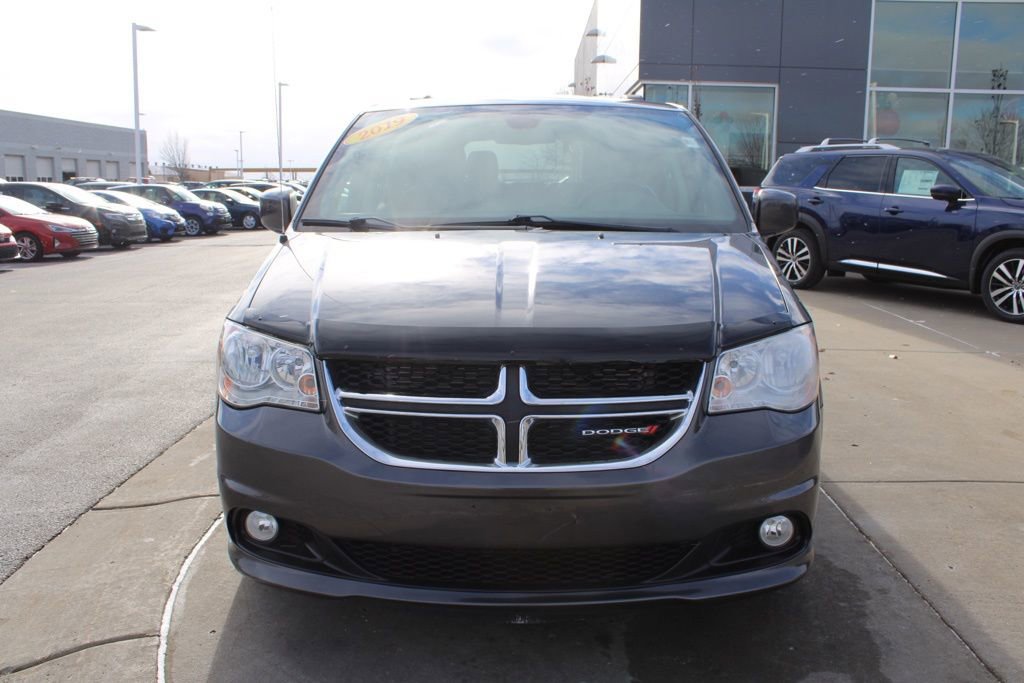 Used 2019 Dodge Grand Caravan SXT image 2