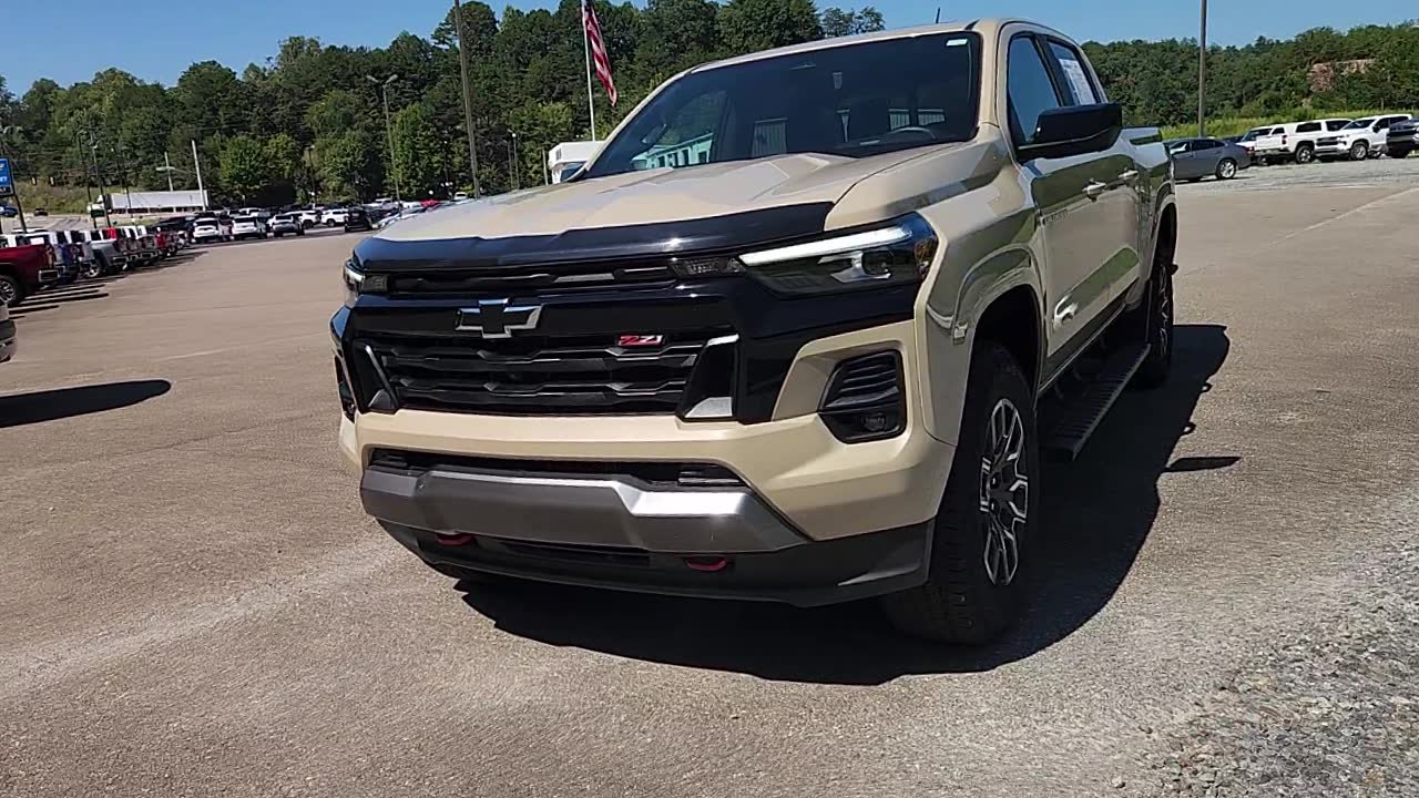 Used 2024 Chevrolet Colorado Z71 w/ Z71 Convenience Package 2 AWD/4WD image 9