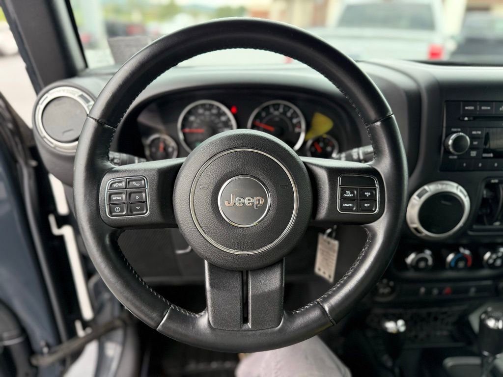 Used 2016 Jeep Wrangler Unlimited Sahara w/ Connectivity Group image 14