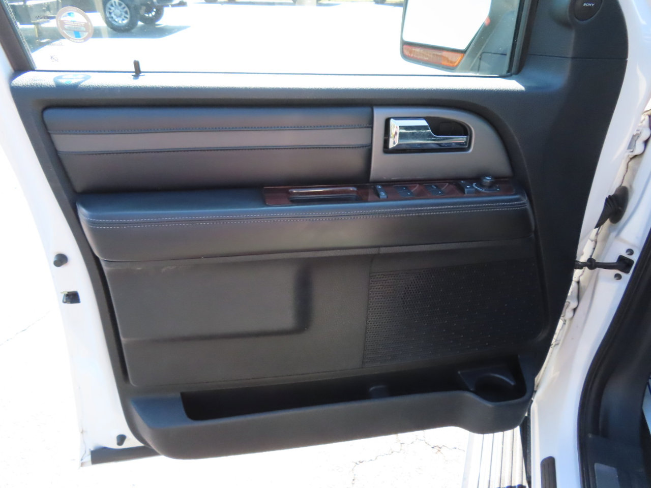 Used 2016 Ford Expedition Platinum image 24