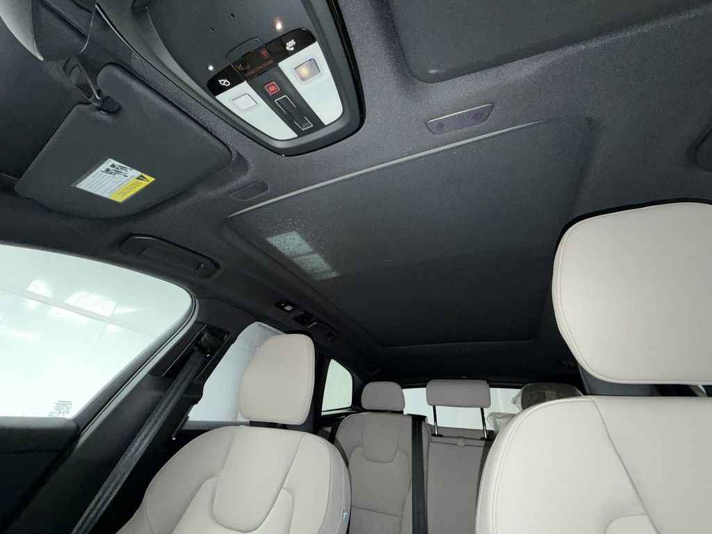 New 2026 Volvo XC60 B5 Plus w/ Protection Package Premier image 20