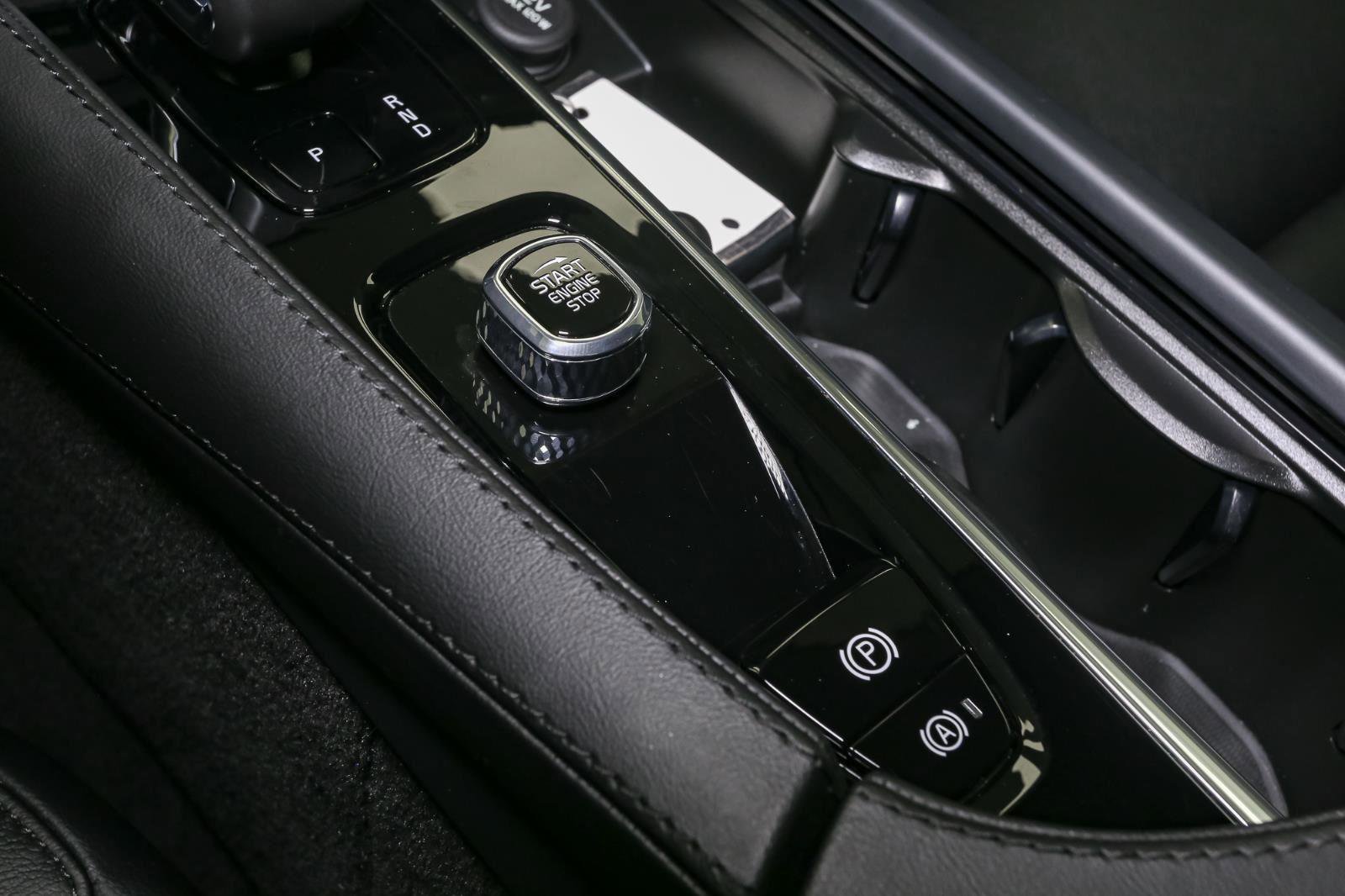 Used 2024 Volvo XC90 B5 Core w/ Climate Package image 35