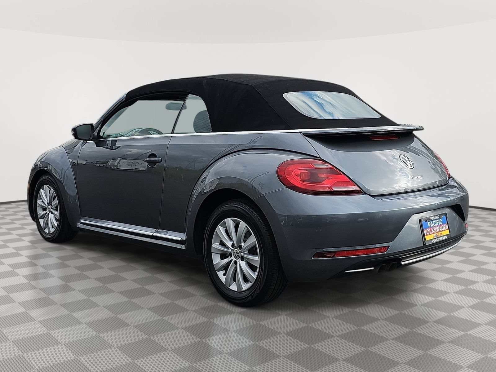 Used 2018 Volkswagen Beetle 2.0T S FWD image 7