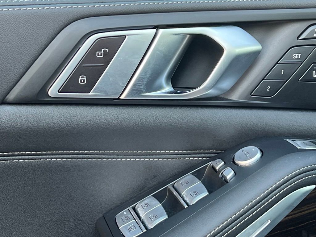 Used 2024 BMW X7 xDrive40i w/ Premium Package image 40