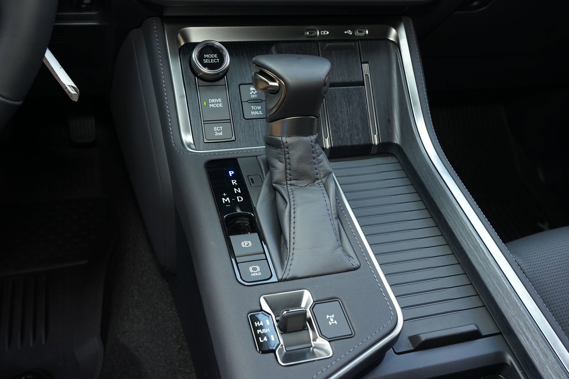 Used 2026 Lexus GX 550 w/ Cold Area Package AWD/4WD image 18