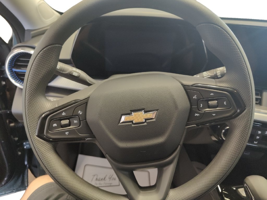 Used 2025 Chevrolet Trax LT FWD image 12