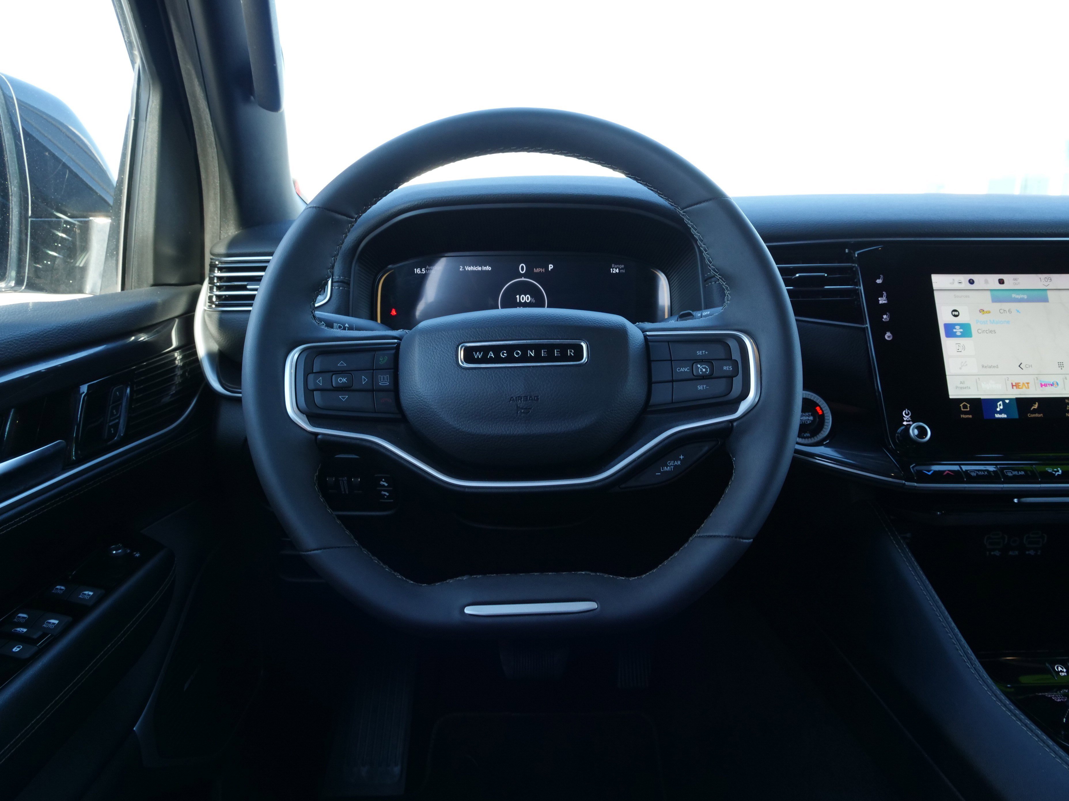 Used 2024 Jeep Wagoneer L Base image 22