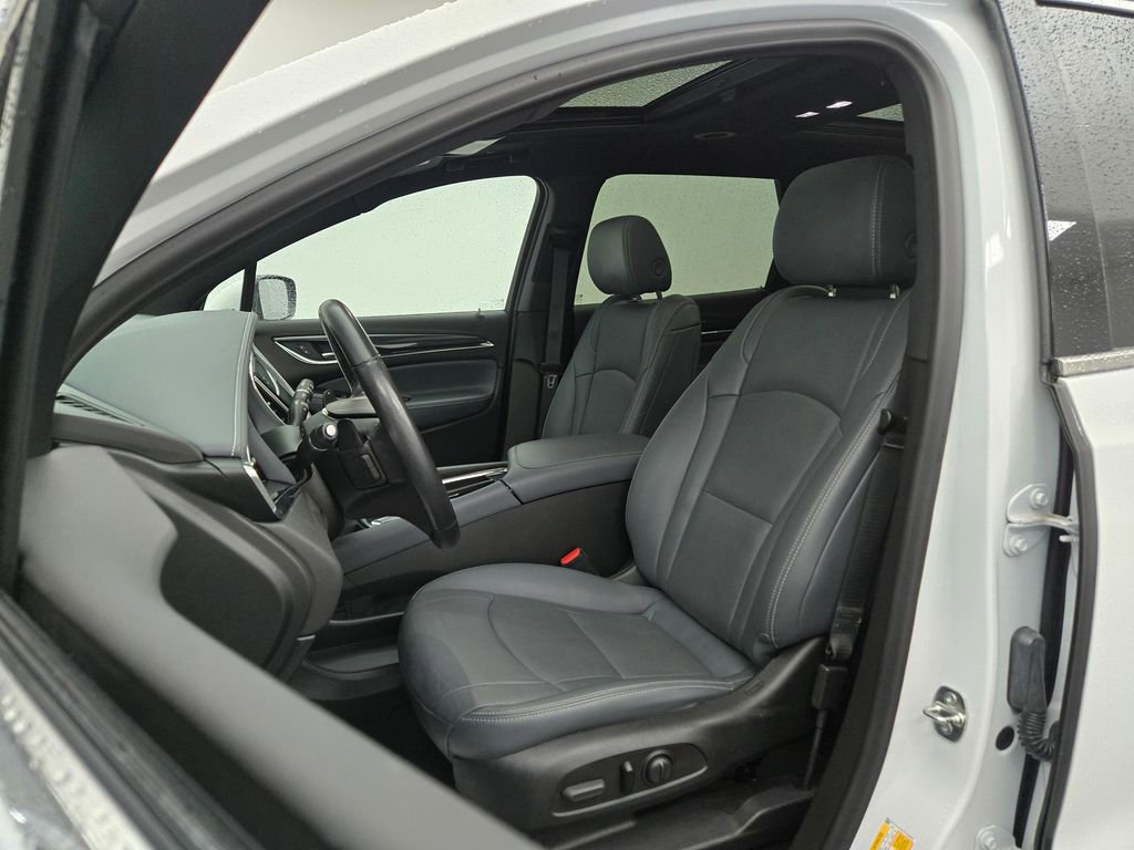 Used 2024 Buick Enclave Essence image 31
