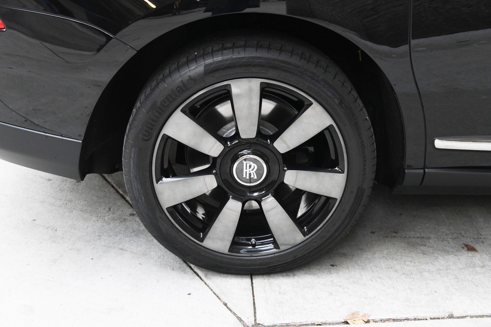 Used 2024 Rolls-Royce Cullinan image 24