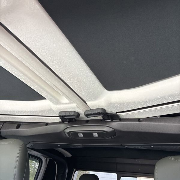 Used 2025 Jeep Gladiator Mojave AWD/4WD image 29