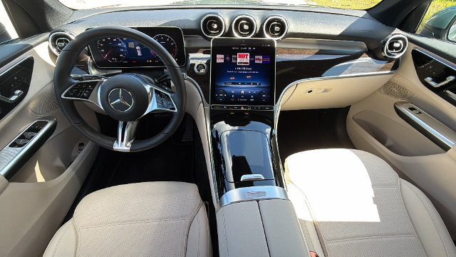 Used 2026 Mercedes-Benz GLC 300 4MATIC image 33