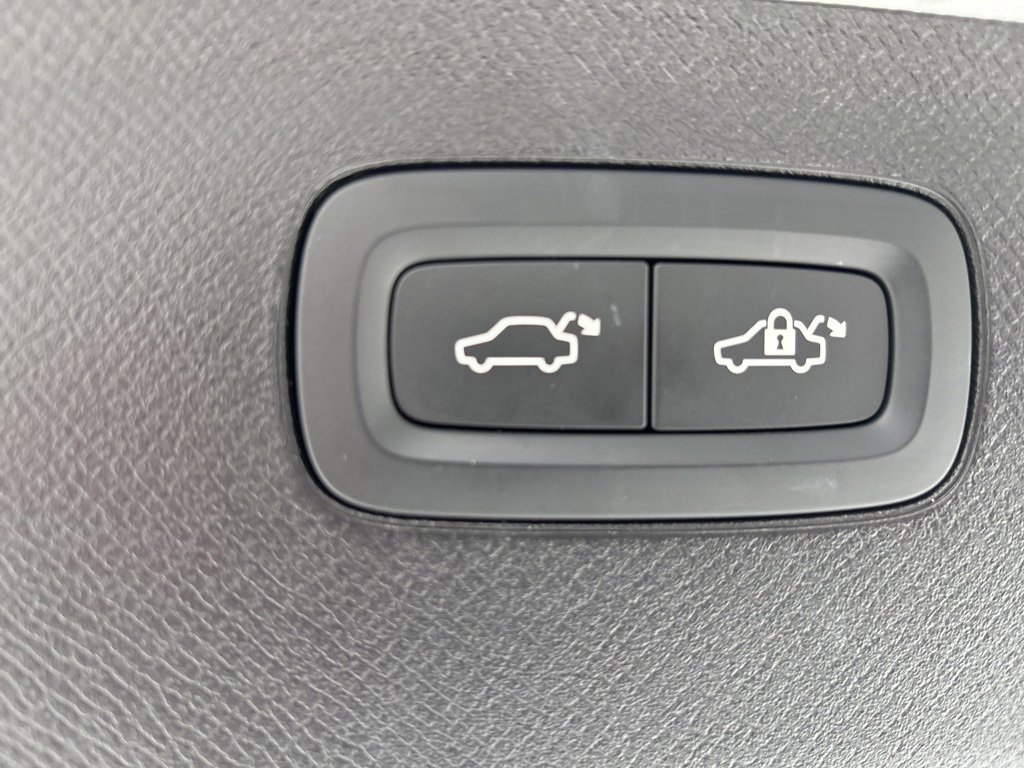 Certified 2025 Volvo XC90 B6 Plus image 49